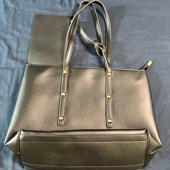 Lightweight Faux Leather Tote Bags with a Wristlet to Match - Picture 3 of 4